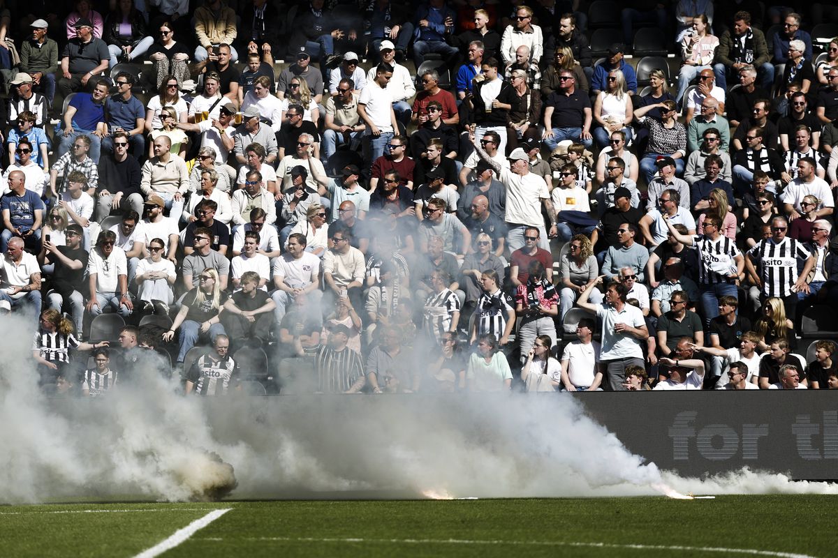 Haos total în tribune la Heracles - Volendam