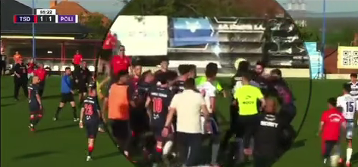 Imagini incredibile: Dan Alexa, repriză de box pe gazon!