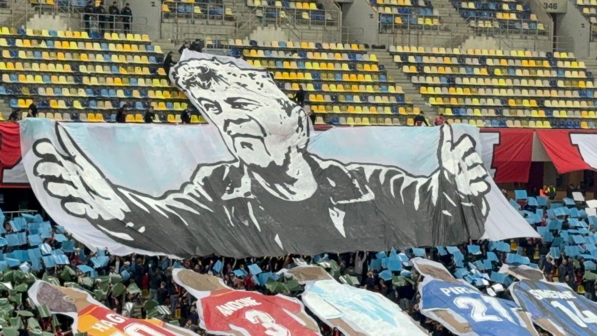 PCH și-a luat adio: scenografie in memoriam Mircea Lucescu, cu Hagi în peluza roș-albă » Giuleștenii au aplaudat!