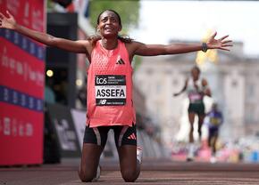 Tigst Assefa a câștigat Maratonul din Londra cu un timp-record!