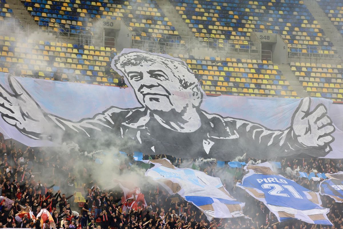 PCH și-a luat adio: scenografie in memoriam Mircea Lucescu, cu Hagi în peluza roș-albă » Giuleștenii au aplaudat!