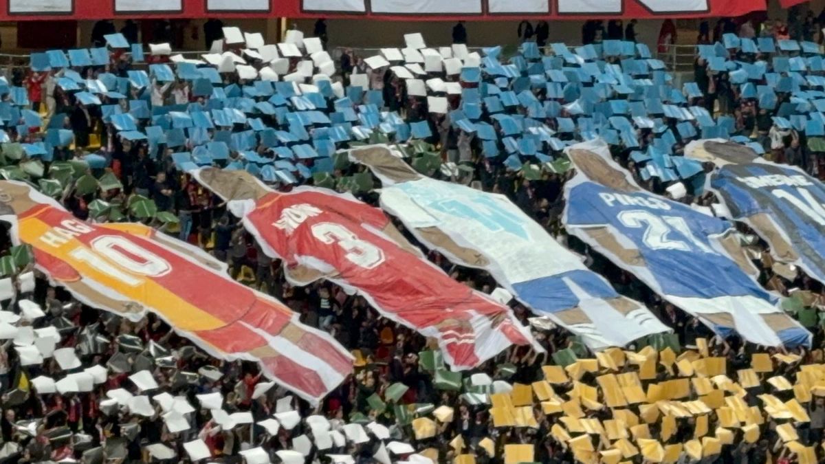 PCH și-a luat adio: scenografie in memoriam Mircea Lucescu, cu Hagi în peluza roș-albă » Giuleștenii au aplaudat!