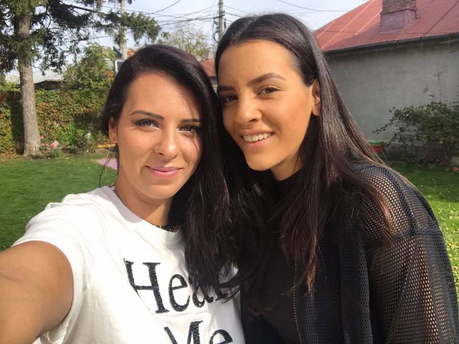Alice Kapelovies și Alexia Căruțașu, fiica și nepoata lui Sandu Capelovies. Cele două jucătoare care au ajuns la echipa națională au crescut la clubul Spike Cazul incredibil al antrenorului Sandu Kapelovies, exclus din volei pe viață: „Nu mi-e frică de gândacii de bucătărie”