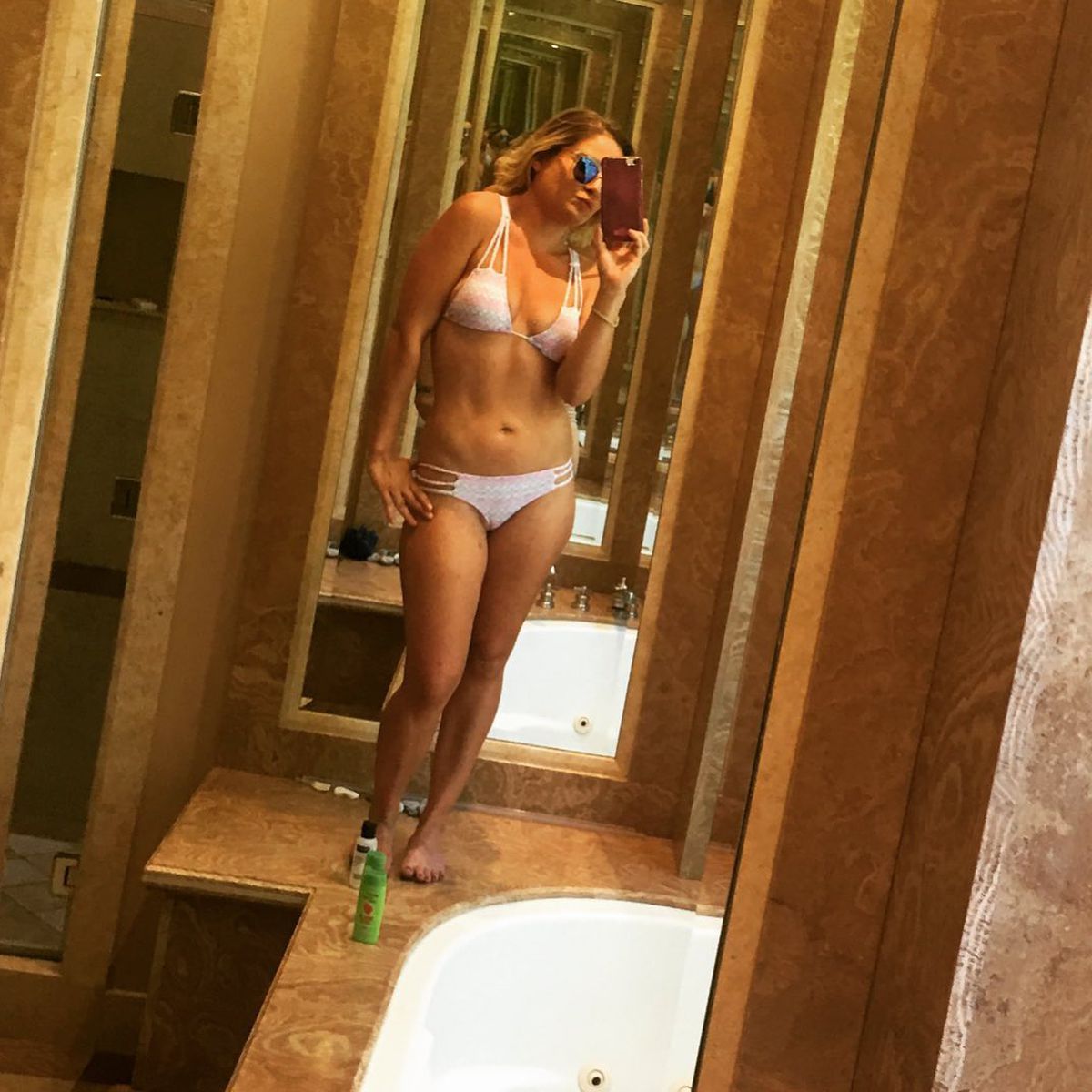 Fiica adoptată de Ilie Năstase a rupt legătura cu tatăl ei și a șocat publicul: „Sunt fără adăpost și fără bani”