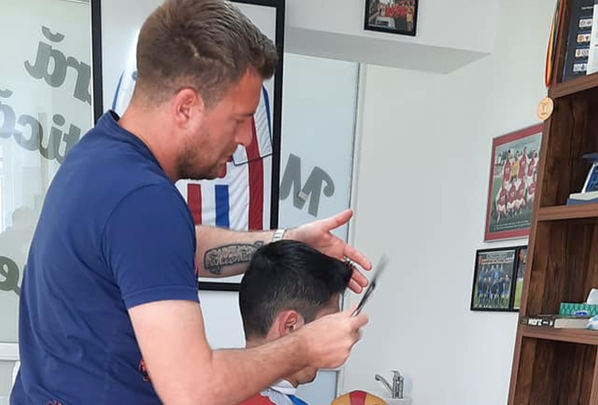 Fostul campion din Liga 1 a ajuns frizer la 33 de ani: „Stau noaptea în pat și mă bușește plânsul”