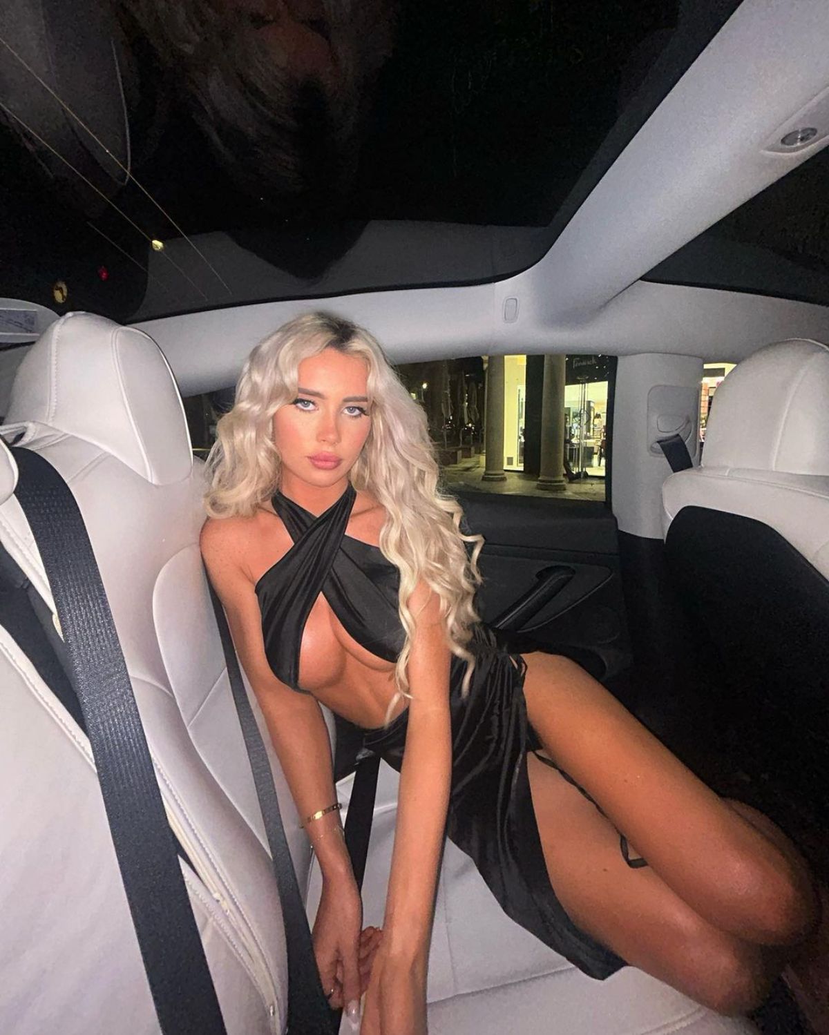 Orla Melissa Sloan, influencerița care a terorizat 3 fotbaliști de top din Anglia