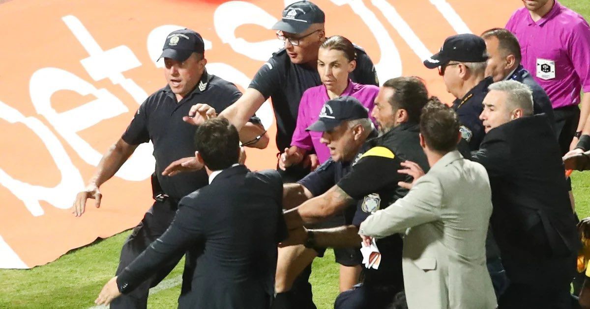 Caz șocant în finala Cupei Greciei dintre Panathinaikos și Aris! Arbitra Stephanie Frappart, escortată de poliție și alergată de jucători