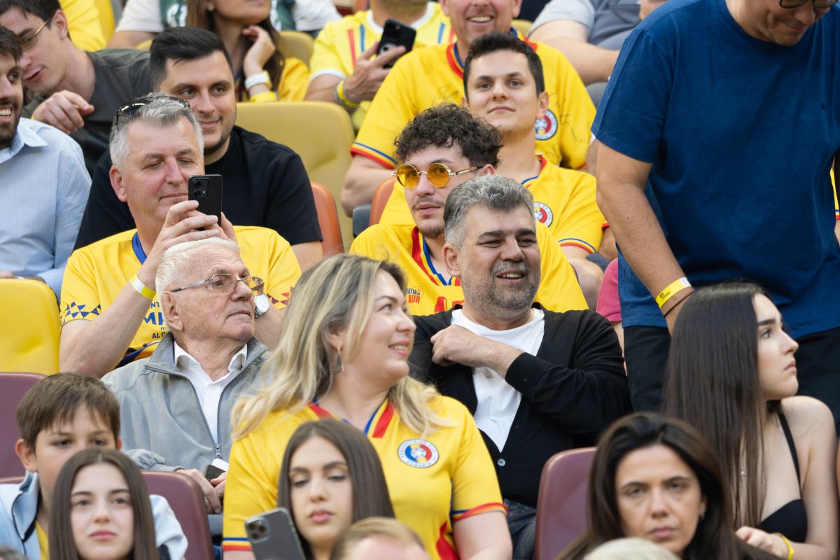 Mircea Rădulescu n-a avut loc pe banca naționalei, dar a stat la oficială cu Marcel Ciolacu și Victor Ponta