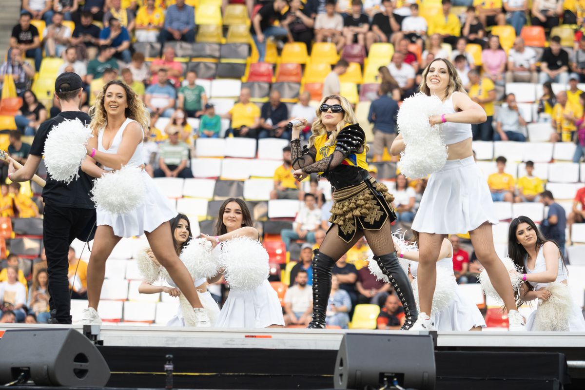 Loredana Groza, show de excepție pe Arena Națională! Apariție electizantă pe motocicletă și spectacol de zile mari