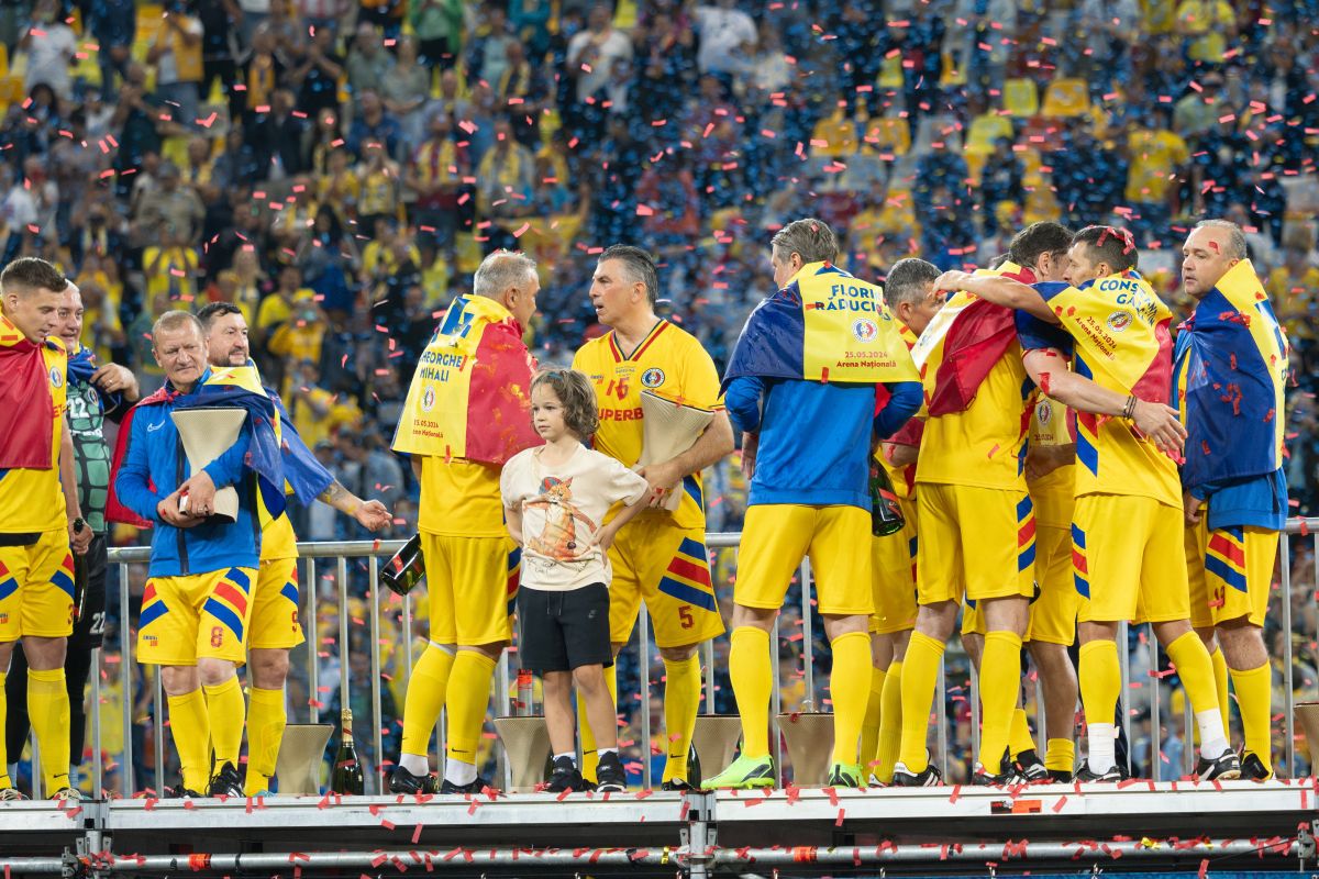 Imagini MEMORABILE cu Generația de Aur! „Mă uitam la Răducioiu, care plângea, Popescu plângea şi el... Plângeam toţi”