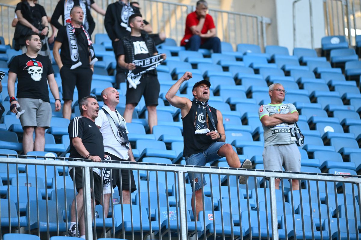 Trei decizii-cheie au dinamitat finalul din U Craiova - U Cluj » Marcel Bârsan a dictat două lovituri de la 11 metri și a anulat un gol. Verdictul specialistului