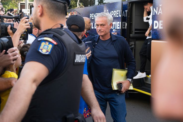 Arena Națională, 25 mai. Meciul de retragere al Generației de Aur, care a învins selecţionata Legendelor Lumii, cu scorul de 3-2. Jose Mourinho a fost în centrul atenției la București FOTO: Ionuț Iordache (GSP)