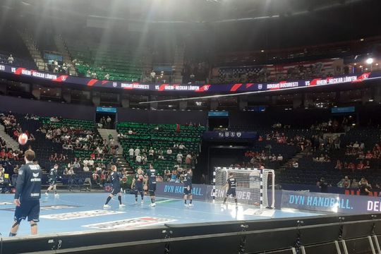 Handbaliștii lui Dinamo și Rhein-Neckar Lowen au scăpat de presiune și au apărut zâmbitori înaintea meciului pentru locul 3 în Final Four-ul European League. Nemții s-au încălzit cu un joc care a stârnit deliciul publicului.