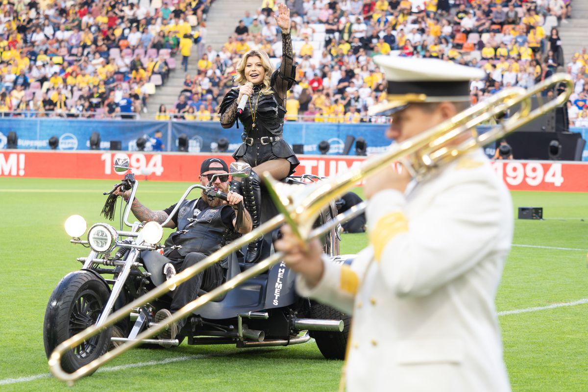 Loredana Groza, show de excepție pe Arena Națională! Apariție electizantă pe motocicletă și spectacol de zile mari