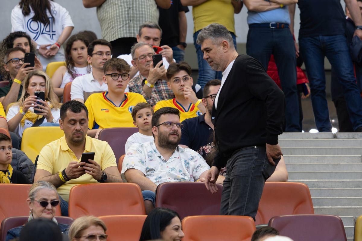 Mircea Rădulescu n-a avut loc pe banca naționalei, dar a stat la oficială cu Marcel Ciolacu și Victor Ponta