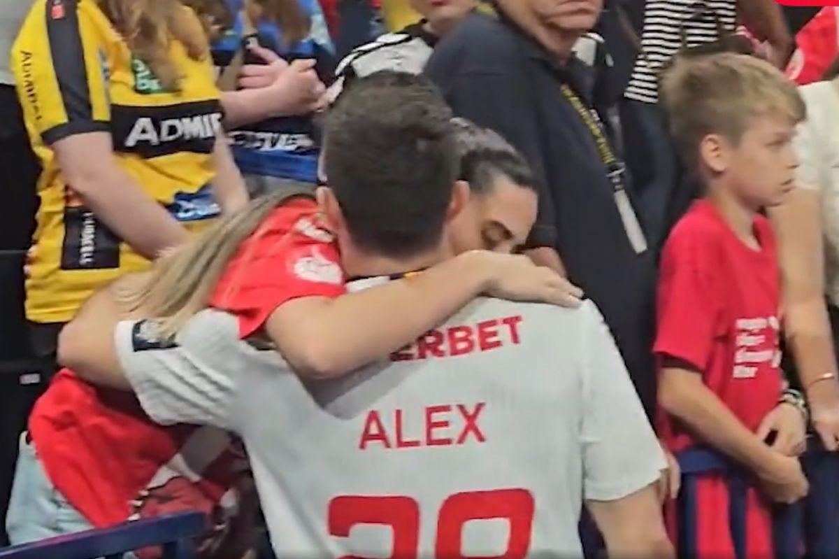 Scene emoționante surprinse de reporterii GSP la Hamburg » Handbaliștii lui Dinamo, în lacrimi! Ce scanda galeria în tot acest timp