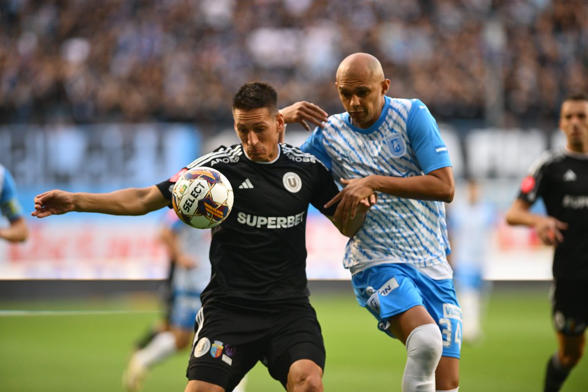 Ce nu s-a văzut la TV la meciul U Craiova - U Cluj » Un spectator a aruncat cu un obiect spre arbitrul Marcel Bîrsan, ce riscă oltenii