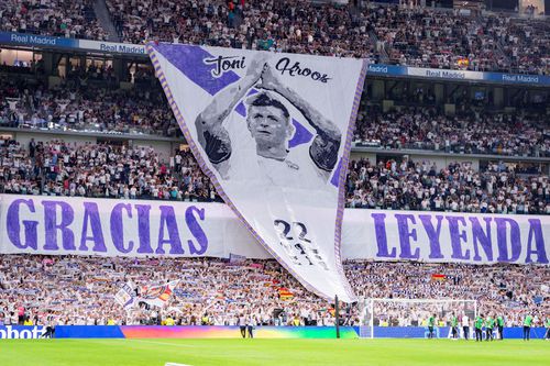 Scenografia impresionantă dedicată pe „Bernabeu” de fanii blancos lui Toni Kroos / Foto: Imago