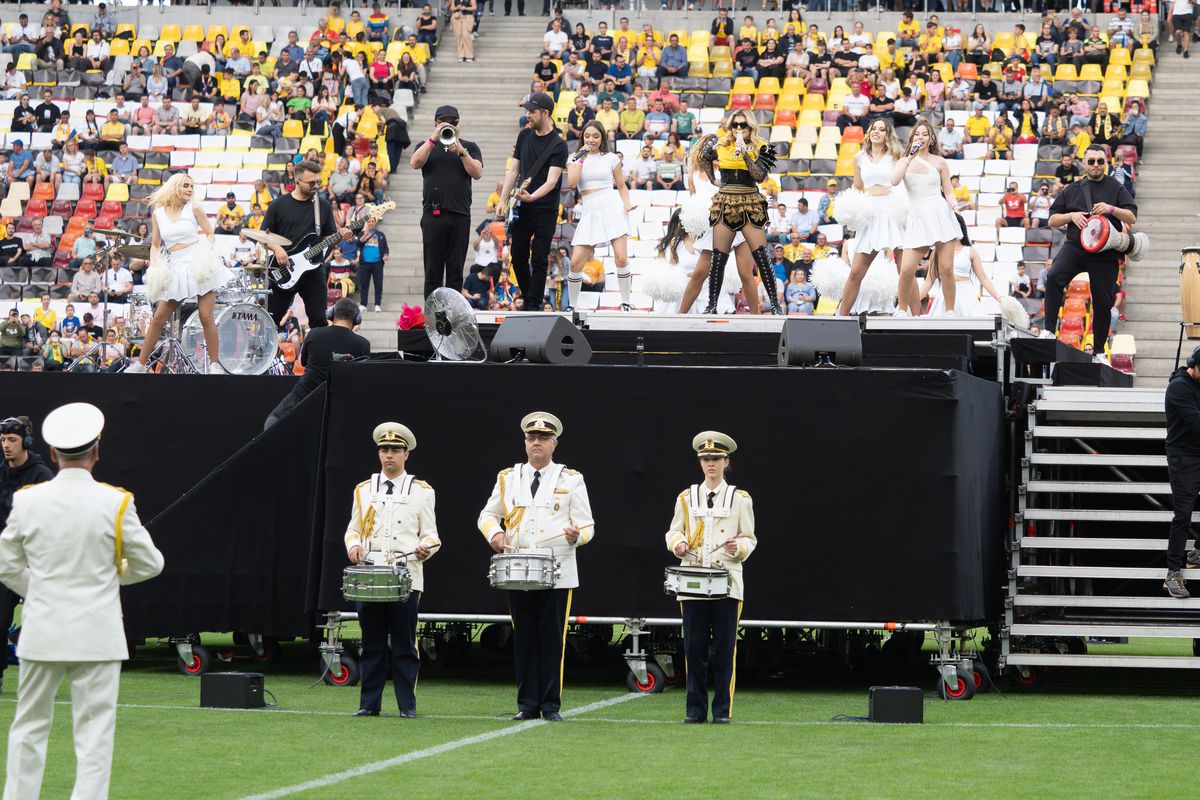 Loredana Groza, show de excepție pe Arena Națională! Apariție electizantă pe motocicletă și spectacol de zile mari