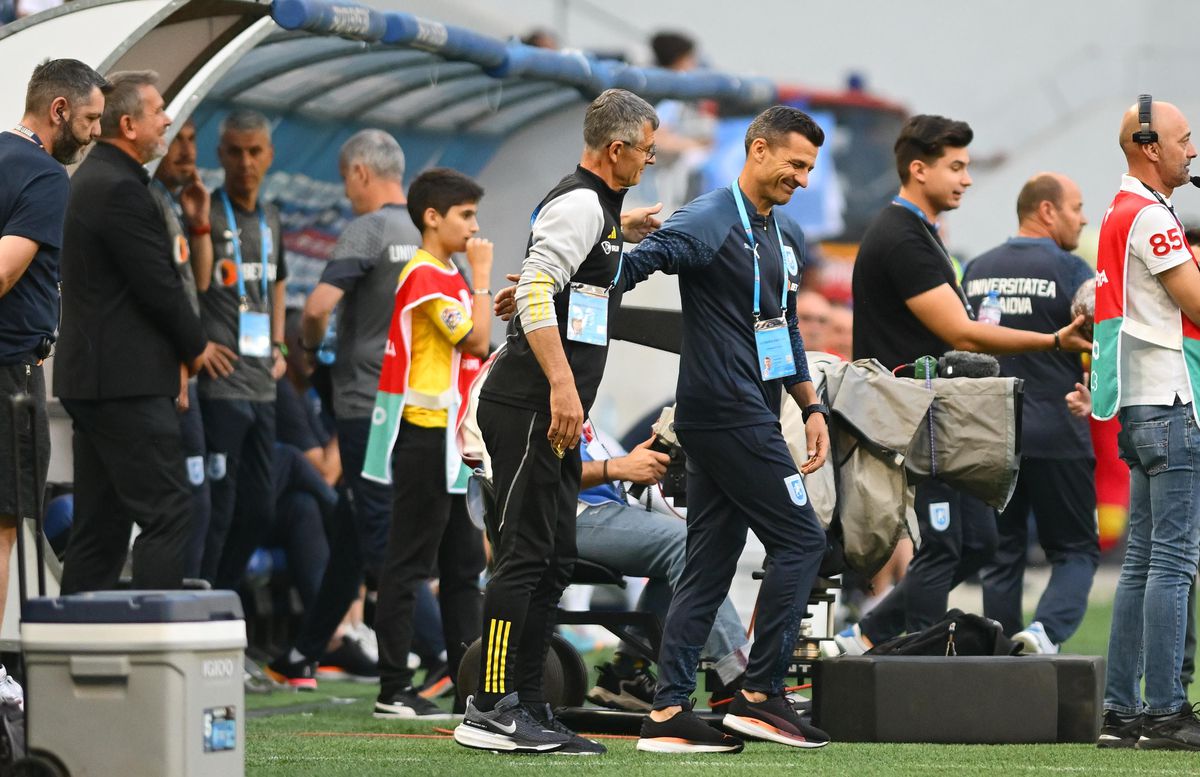 Trei decizii-cheie au dinamitat finalul din U Craiova - U Cluj » Marcel Bârsan a dictat două lovituri de la 11 metri și a anulat un gol. Verdictul specialistului