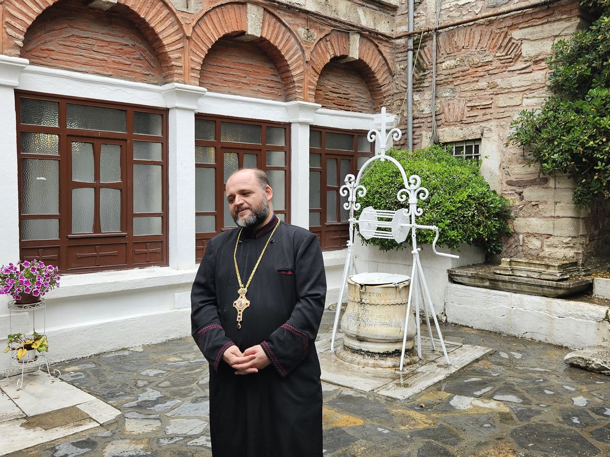 Părintele Sergiu Vlad de la Istanbul