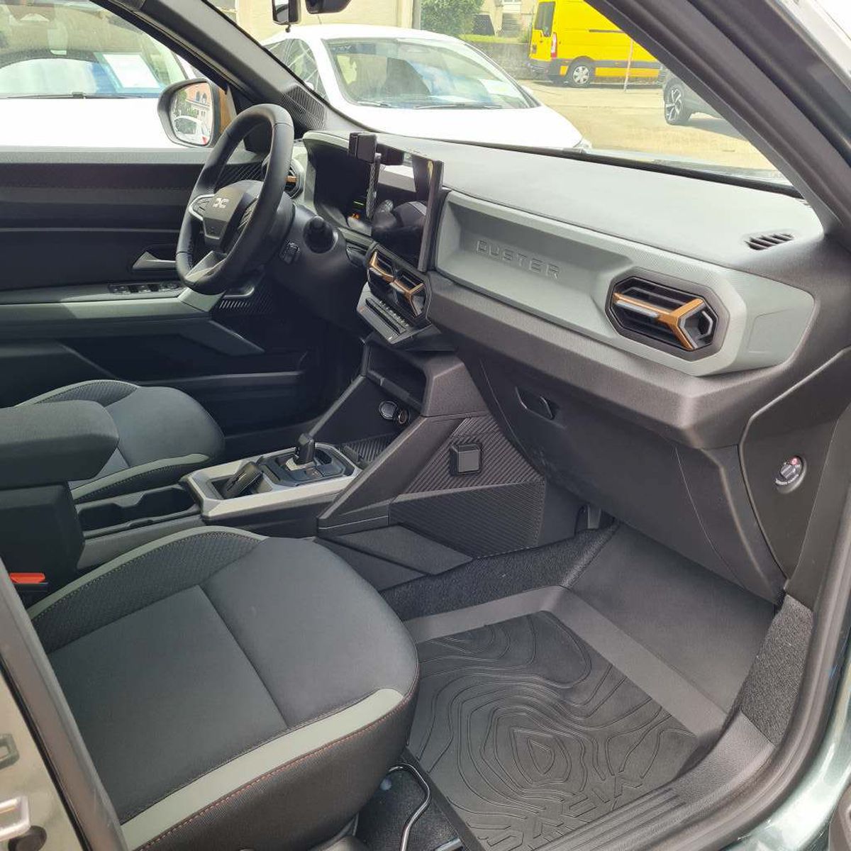 Volkswagen T-Roc și Toyota Yaris Cross