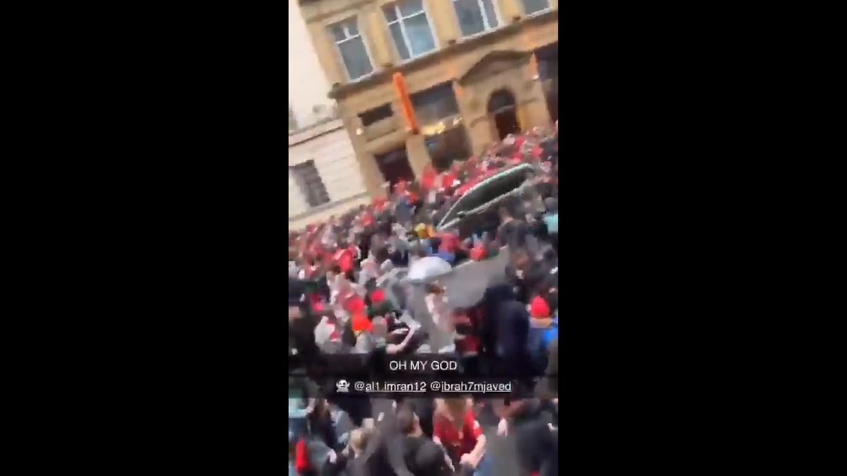 Scene de groază la Liverpool: a intrat cu mașina în mulțimea de suporteri, la parada de titlu! Ultimele informații