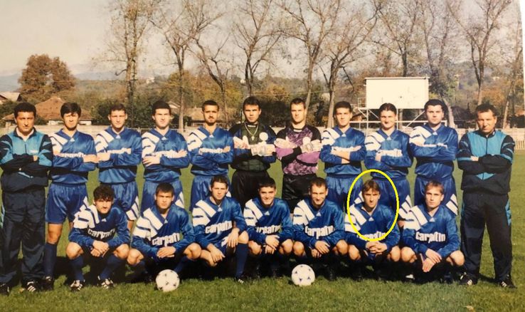 Ion Burchi, încercuit, în echipa Poianei Câmpina, în sezonul 1997-1998