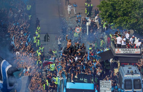 „Mamma mia, e incredibil!”» 200.000 de fani ai lui Napoli și-au aclamat campionii care au defilat pe faleză