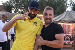 Fostul fotbalist român a sărbătorit al doilea titlu de campion în Arabia Saudită: „De doi ani, Benzema lucrează numai cu mine!” » A colaborat cu Nuno Espirito Santo, Marcelo Gallardo, iar acum cu Laurent Blanc