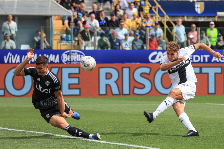 Operațiunea Chivu, reușită în 100 de zile! » A salvat Parma din 13 mutări într-un cub Rubik imposibil