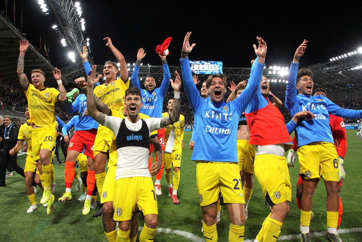 Imagini de la bucuria Parmei, după rămânerea în Serie A / foto: Imago