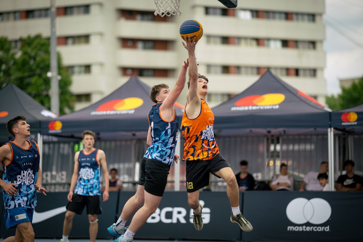 A plouat cu coșuri la Sport Arena Streetball Iași! Sute de participanți au făcut spectacol pe terenurile de baschet