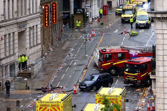 O mașină a intrat în suporteri la parada de titlu a lui Liverpool, foto: Imago Images