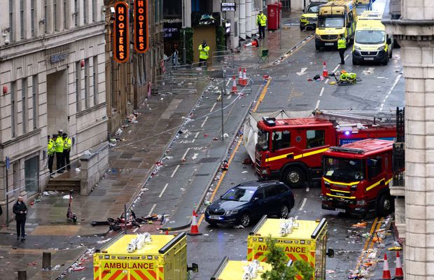 Scene de groază la Liverpool: a intrat cu mașina în mulțimea de suporteri, la parada de titlu! Ultimele informații