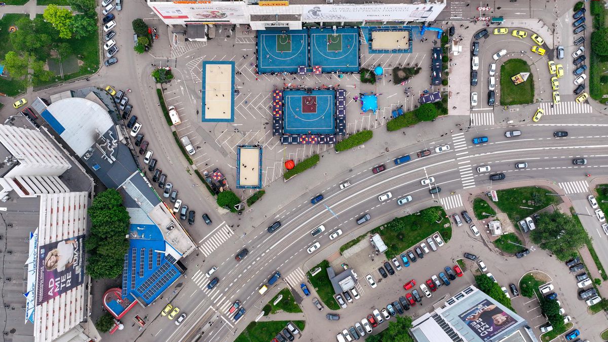 A plouat cu coșuri la Sport Arena Streetball Iași! Sute de participanți au făcut spectacol pe terenurile de baschet