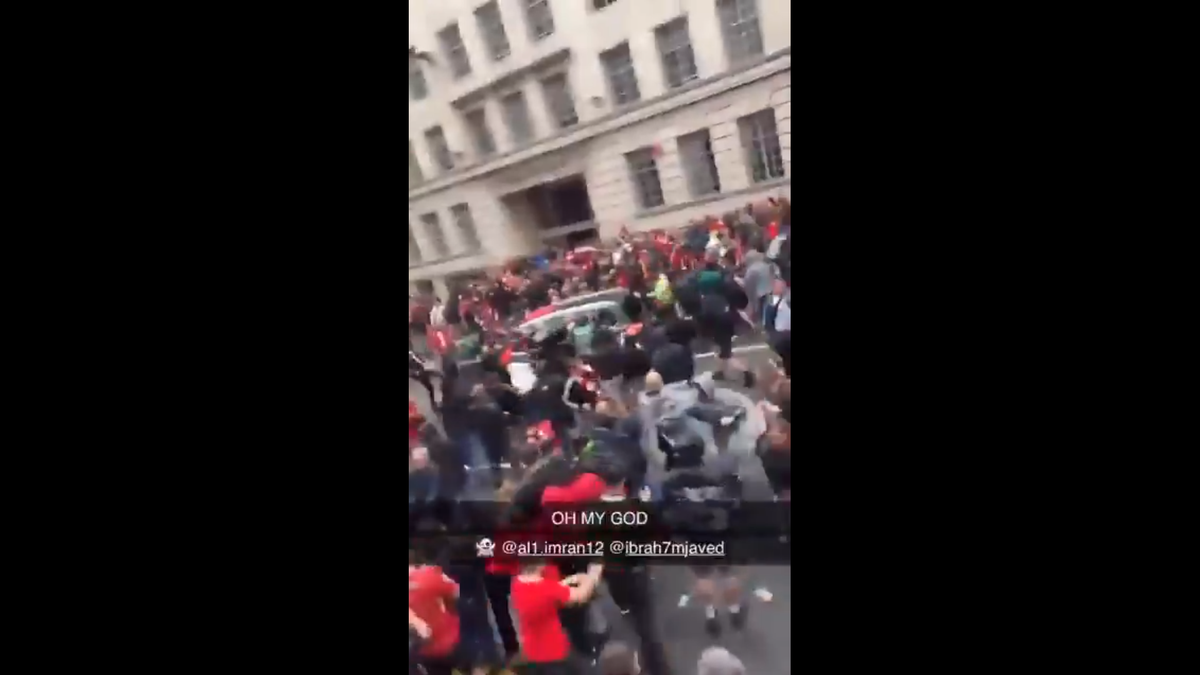 Scene de groază la Liverpool: a intrat cu mașina în mulțimea de suporteri, la parada de titlu! Ultimele informații