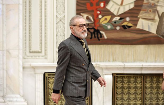 Gigi Becali a fost prezent la ceremonia de învestire a lui Nicușor Dan și a taxat protestul ratat de transmisiunea oficială: „E urât! De ce ai mai venit?”