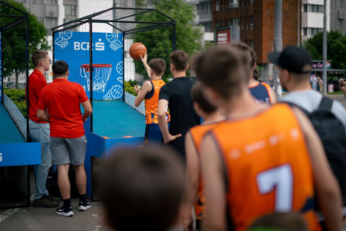 A plouat cu coșuri la Sport Arena Streetball Iași! Sute de participanți au făcut spectacol pe terenurile de baschet