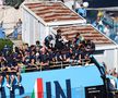 Parada jucătorilor lui Antonio Conte pe faleza din Napoli după titlul câștigat în Serie A / Foto: Imago