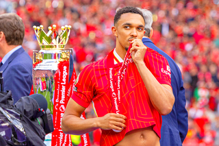 Real Madrid l-a prezentat pe Trent Alexander-Arnold » „Moftul” care a costat-o 10 milioane de euro