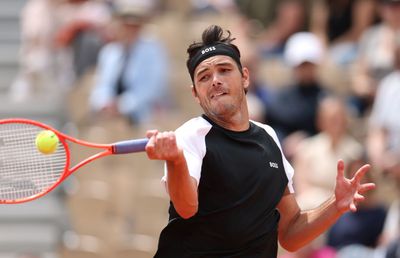 O nouă surpriză la Roland Garros! Numărul 4 mondial a fost eliminat în primul tur » A câștigat doar 4 game-uri în ultimele 2 seturi