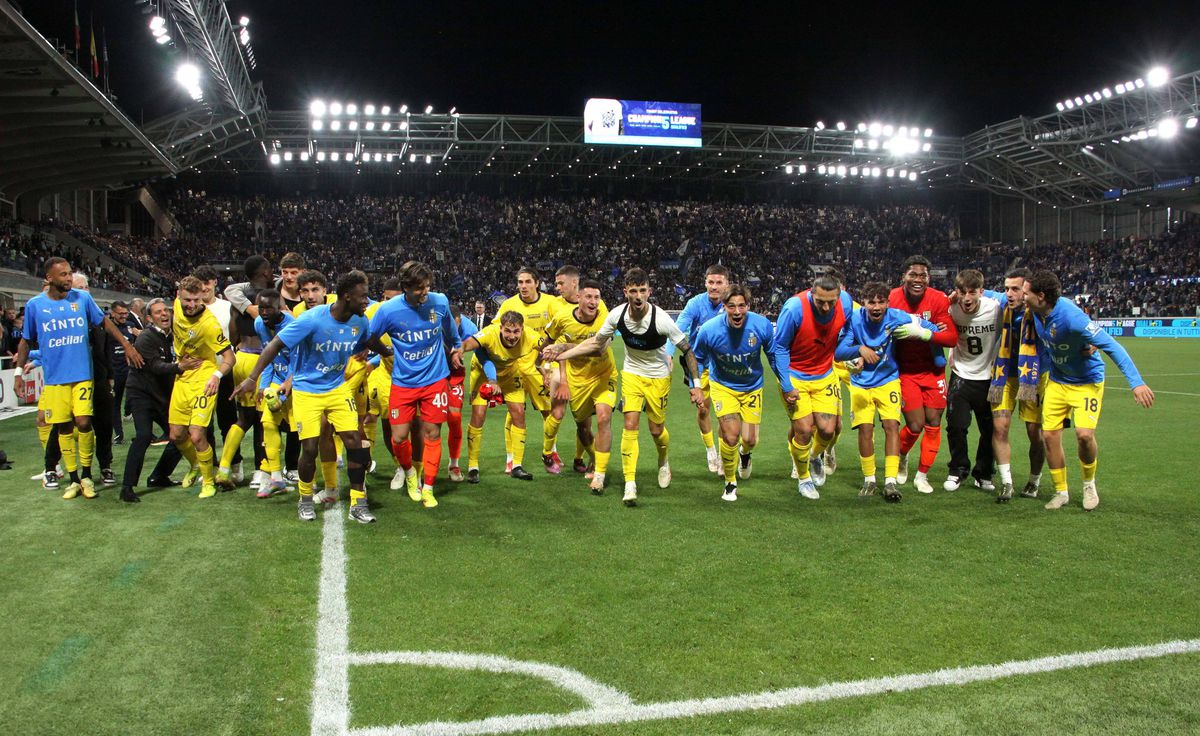 Imagini de la bucuria Parmei, după rămânerea în Serie A / foto: Imago