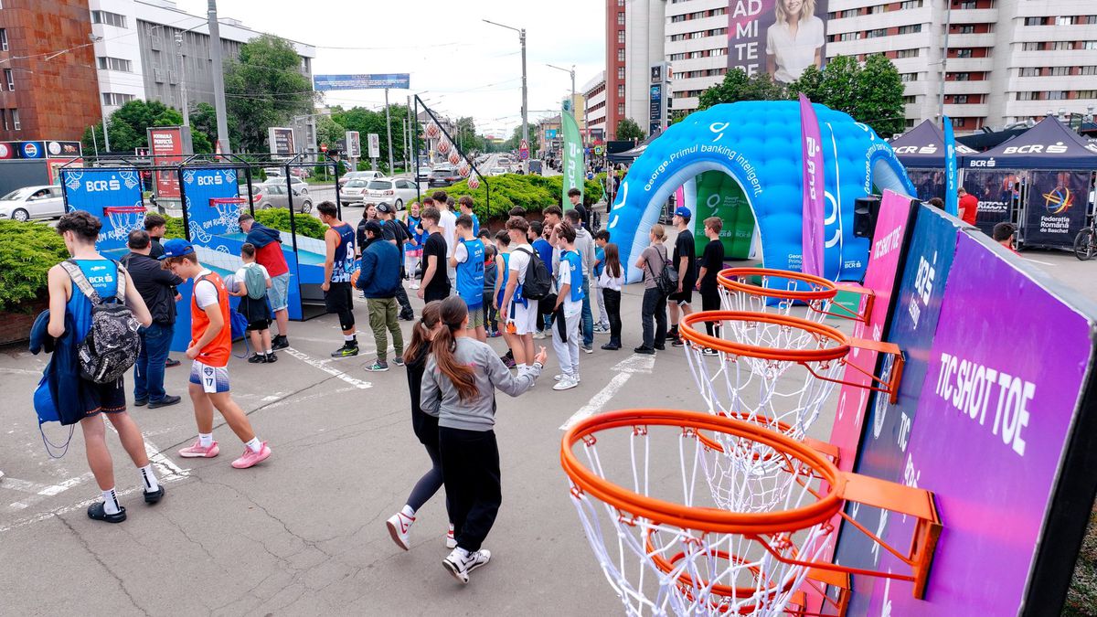 A plouat cu coșuri la Sport Arena Streetball Iași! Sute de participanți au făcut spectacol pe terenurile de baschet