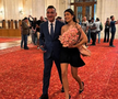 Ilie Dumitrescu i-a adus un buchet de trandafiri roz fiicei sale la absolvire // Captură foto: Instagram