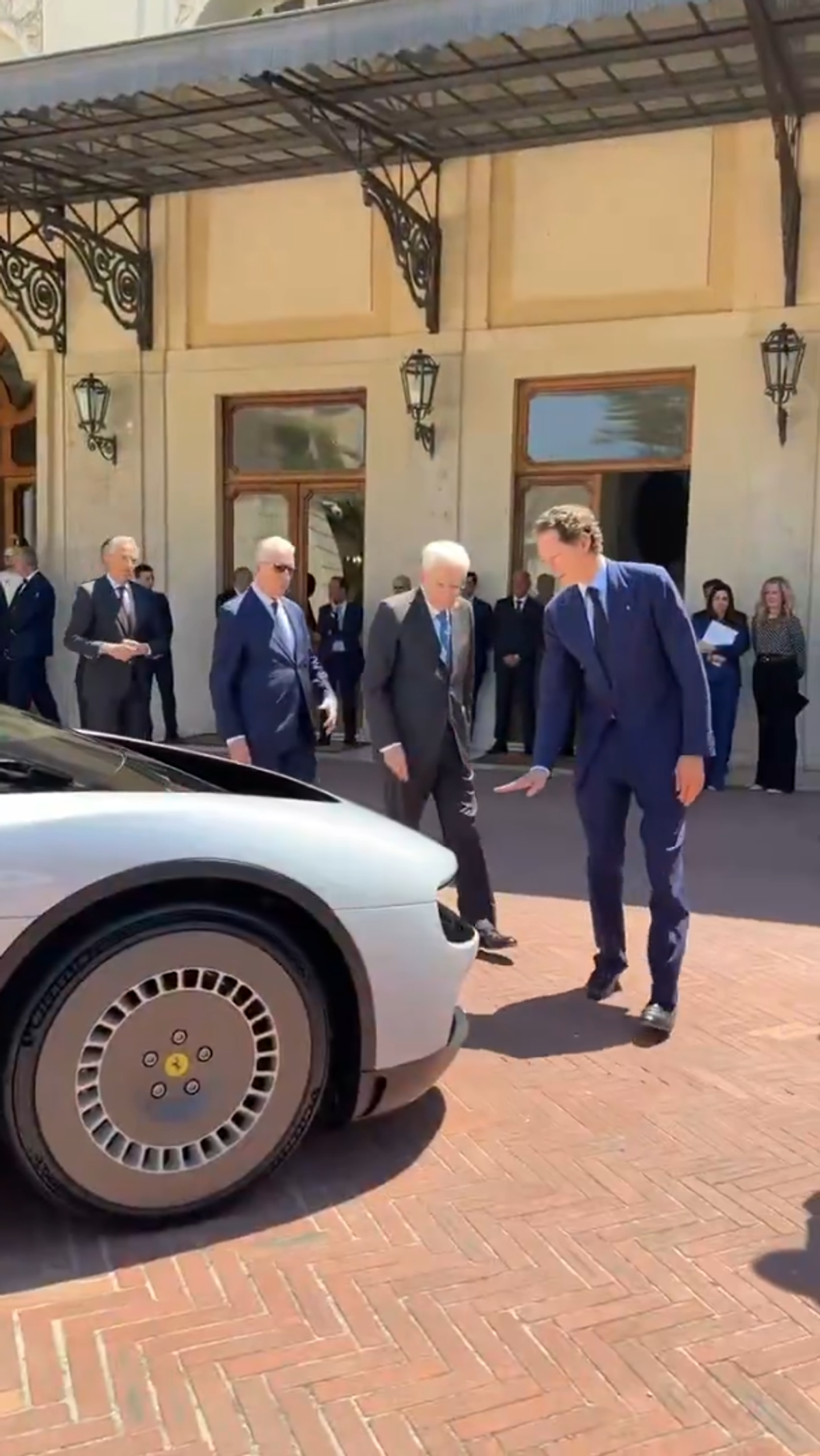Noul Ferrari Luce, primul model full-electric din istoria mărcii italiene, a fost dezvăluit în prezența președintelui Italiei
