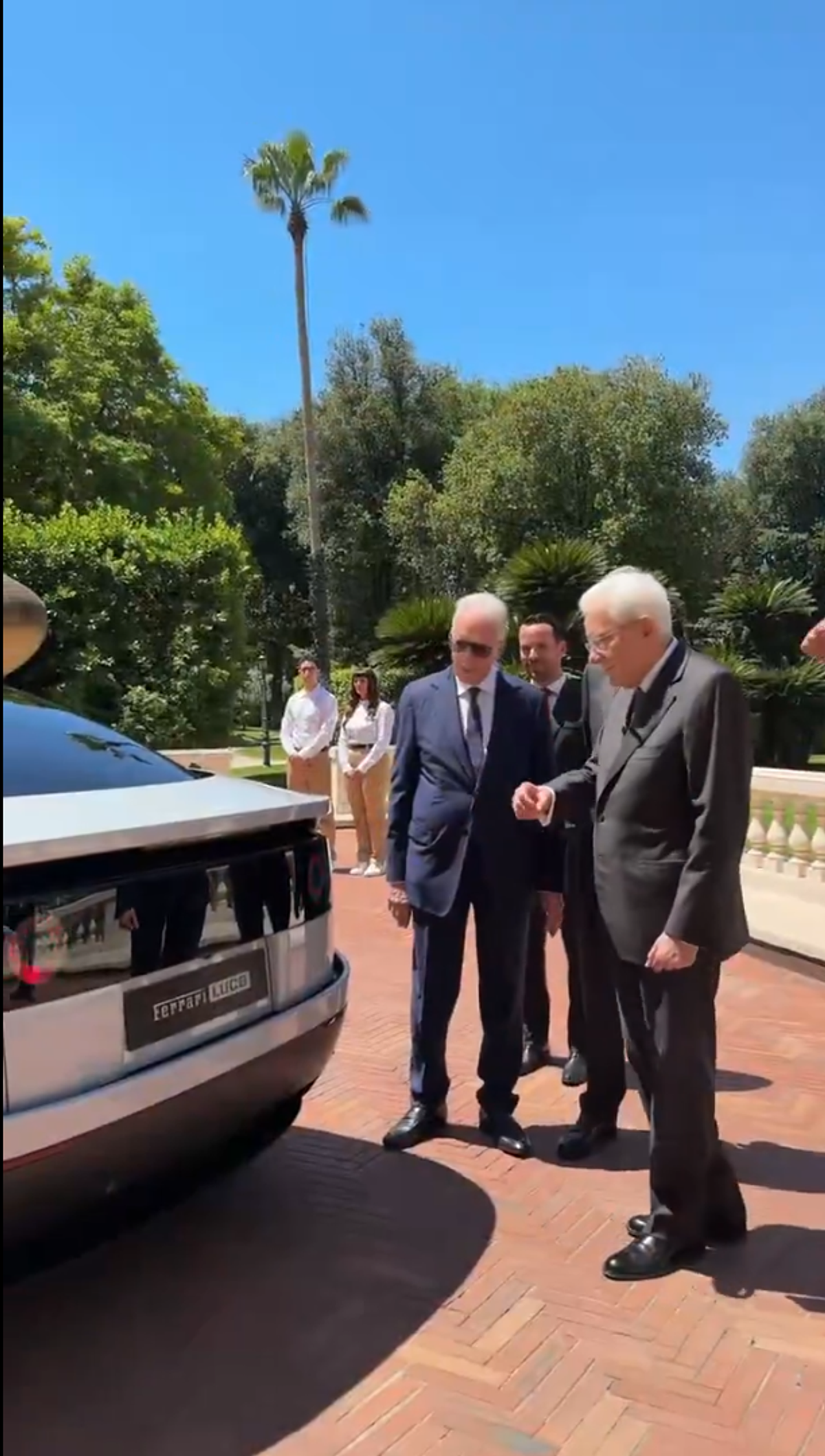Noul Ferrari Luce, primul model full-electric din istoria mărcii italiene, a fost dezvăluit în prezența președintelui Italiei