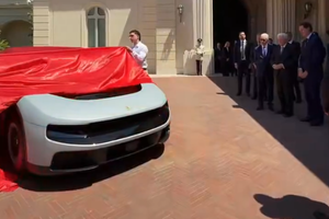 Ferrari a prezentat mașina care schimbă tot » Primul model electric din istoria italienilor a fost dezvăluit în prezența președintelui Italiei
