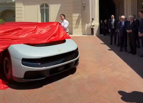 Noul Ferrari Luce, primul model full-electric din istoria mărcii italiene, a fost dezvăluit în prezența președintelui Italiei