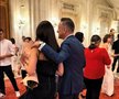 Ilie Dumitrescu i-a adus un buchet de trandafiri roz fiicei sale la absolvire // Captură foto: Instagram